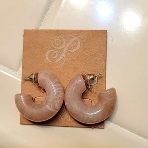 New Plunder tan/white swirl semi circle earrings